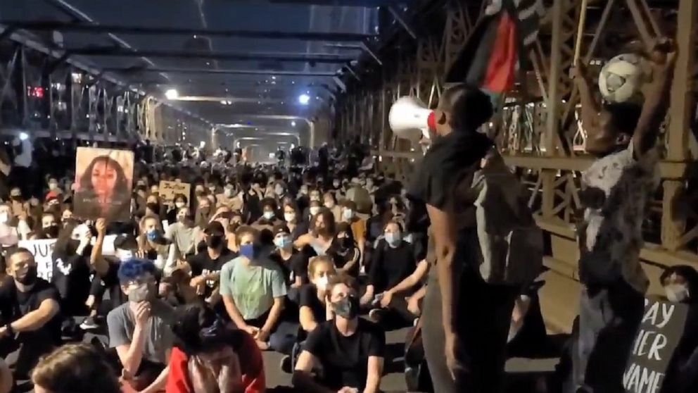 Protesters march on Brooklyn Bridge