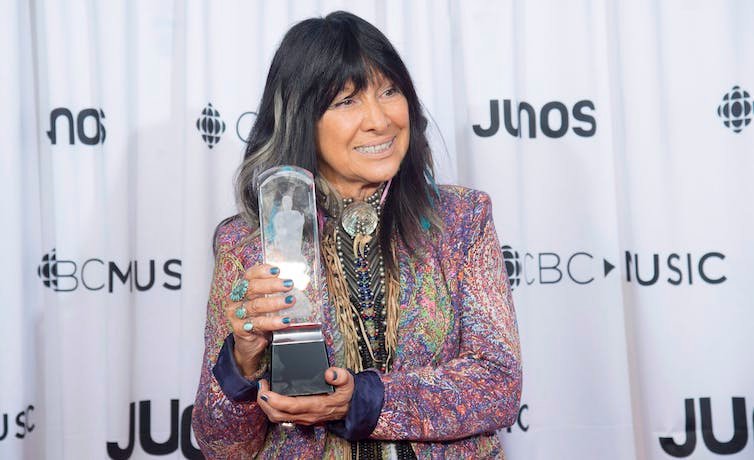 How newshounds inform Buffy Sainte-Marie’s tale issues — defined by means of a ’60s Scoop survivor