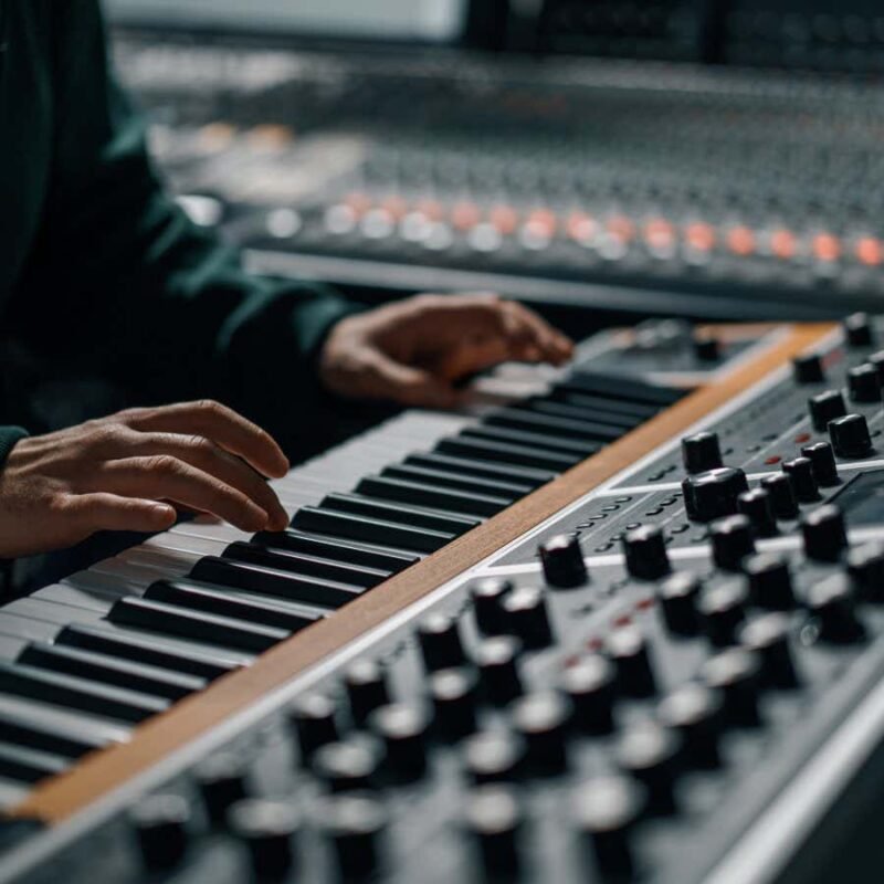 Electronic music appears to alter our state of consciousness Electronic music appears to alter our state of consciousness