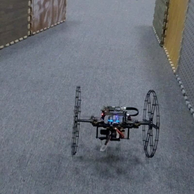 Flying drone can roll on the ground to save energy over long distances Flying drone can roll on the ground to save energy over long distances