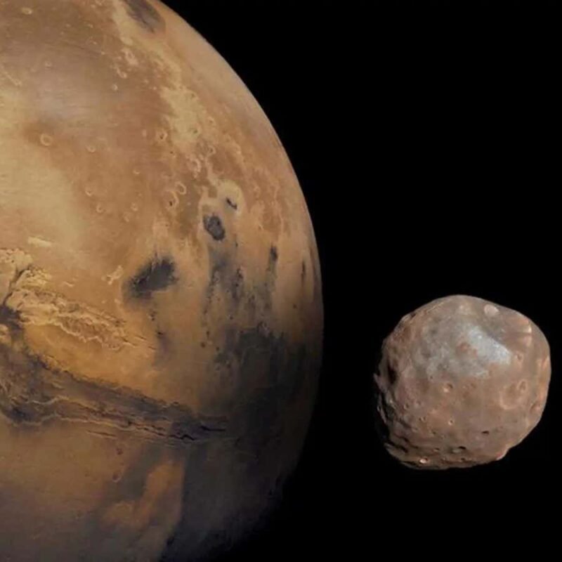 Mars may have captured and split a comet to create its two moons