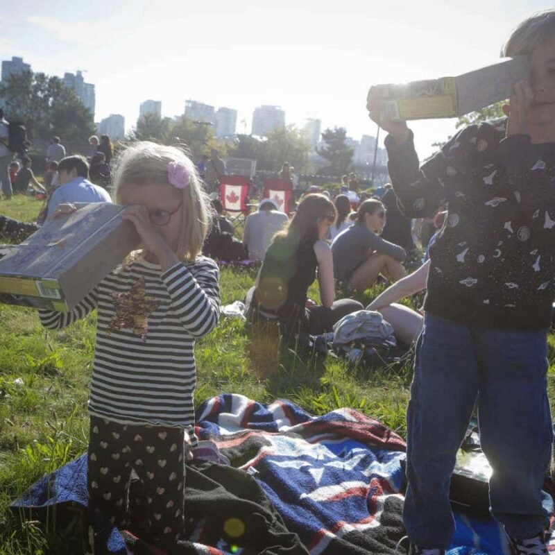 How to make a pinhole eclipse viewer and a box eclipse viewer