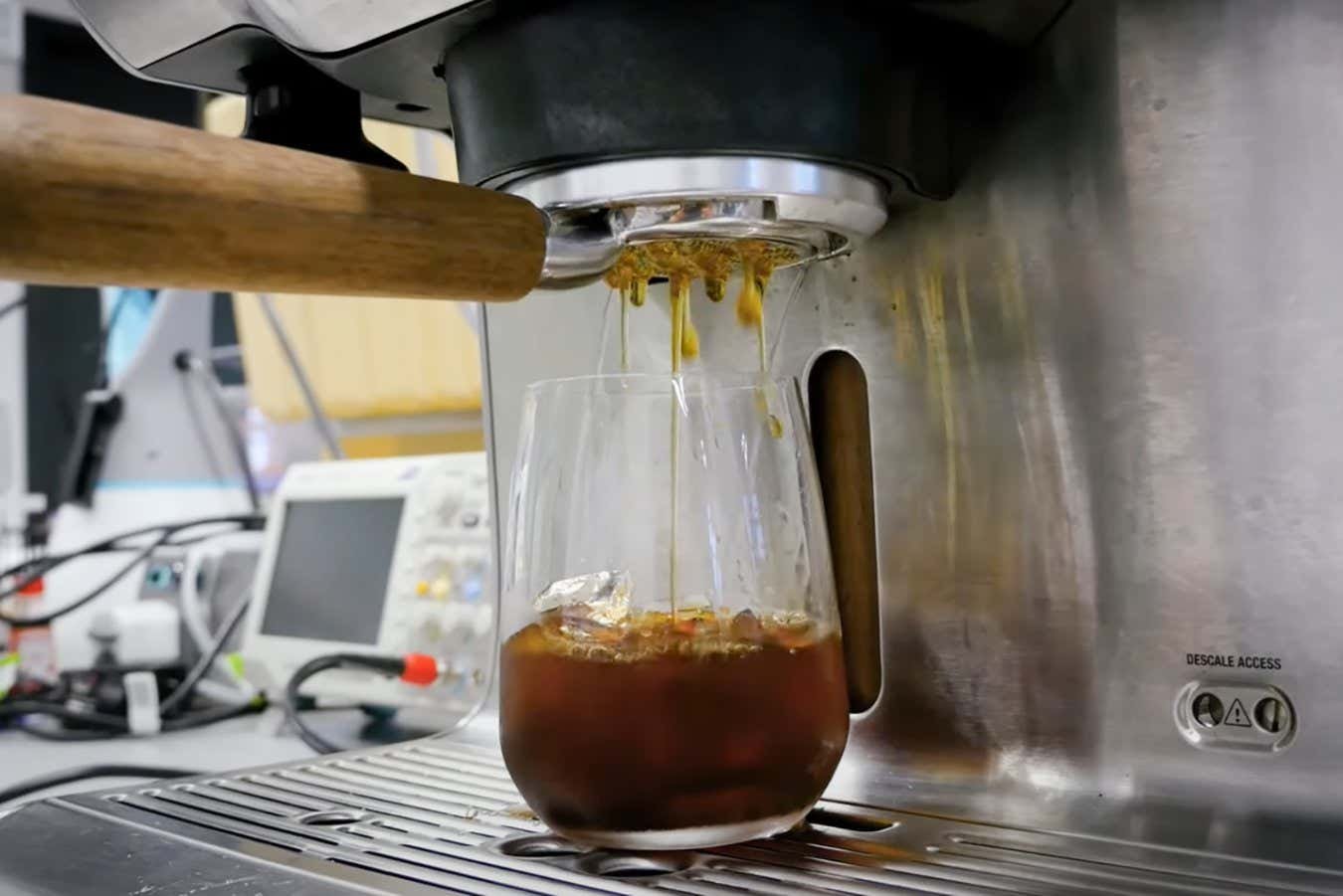 Ultrasonic coffee maker produces the perfect cold-brew in minutes