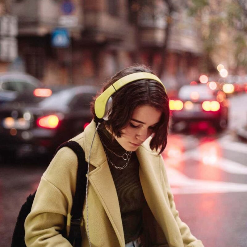 AI noise-cancelling headphones let you focus on just one voice