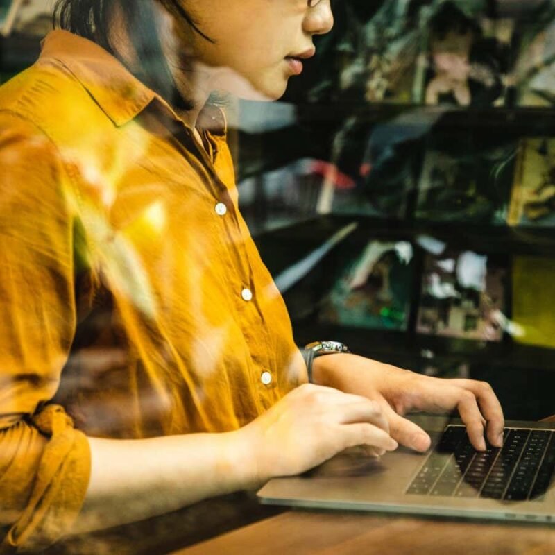 Writers accept lower pay when they use AI to help with their work