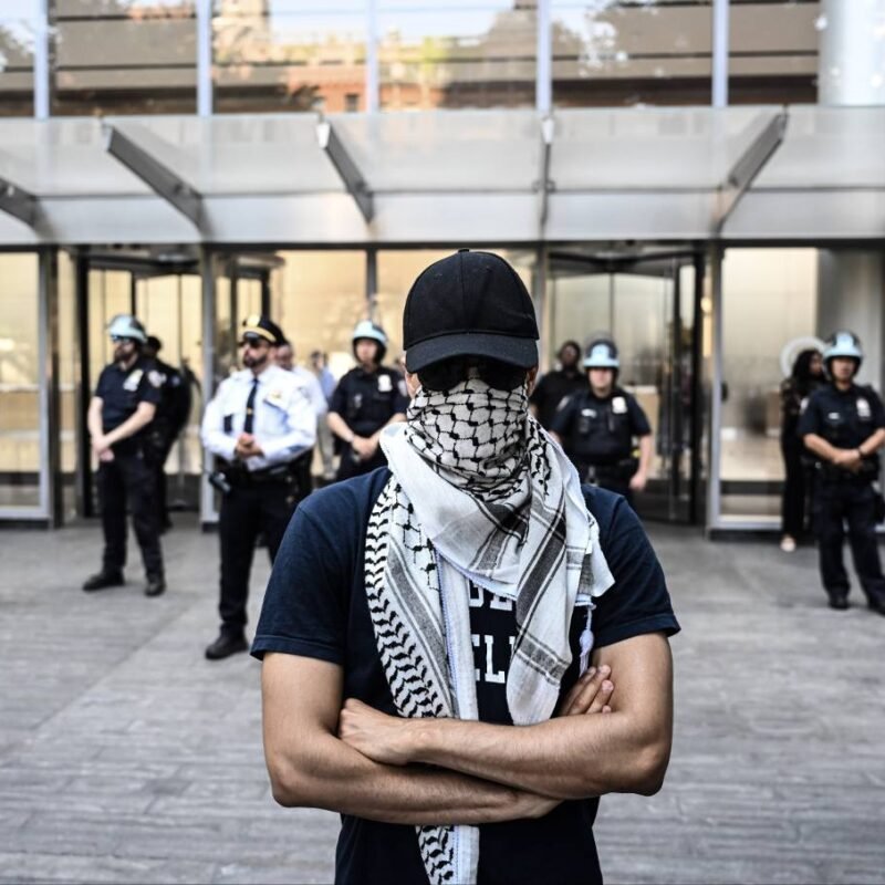 Everything You’ve Heard About the Keffiyeh Is Wrong