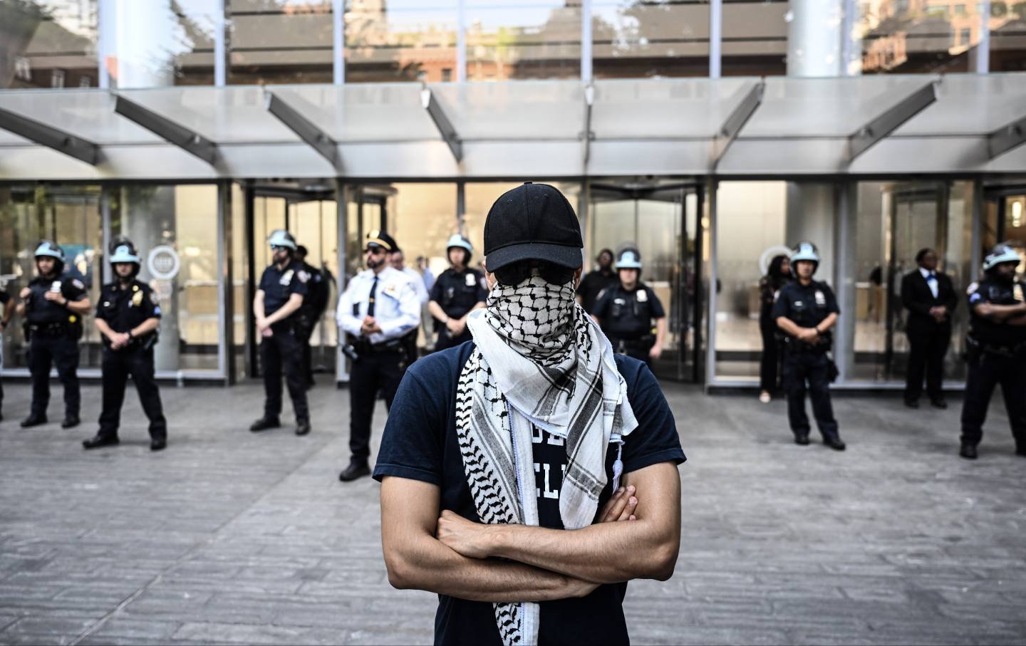Everything You’ve Heard About the Keffiyeh Is Wrong