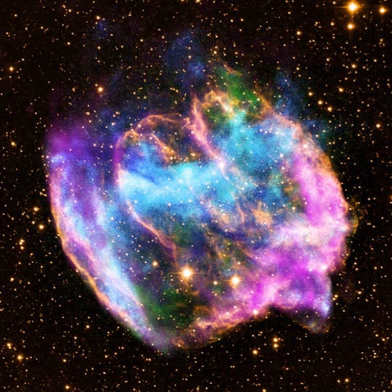 Strange stars full of metals may be created by imploding supernovae Strange stars full of metals may be created by imploding supernovae