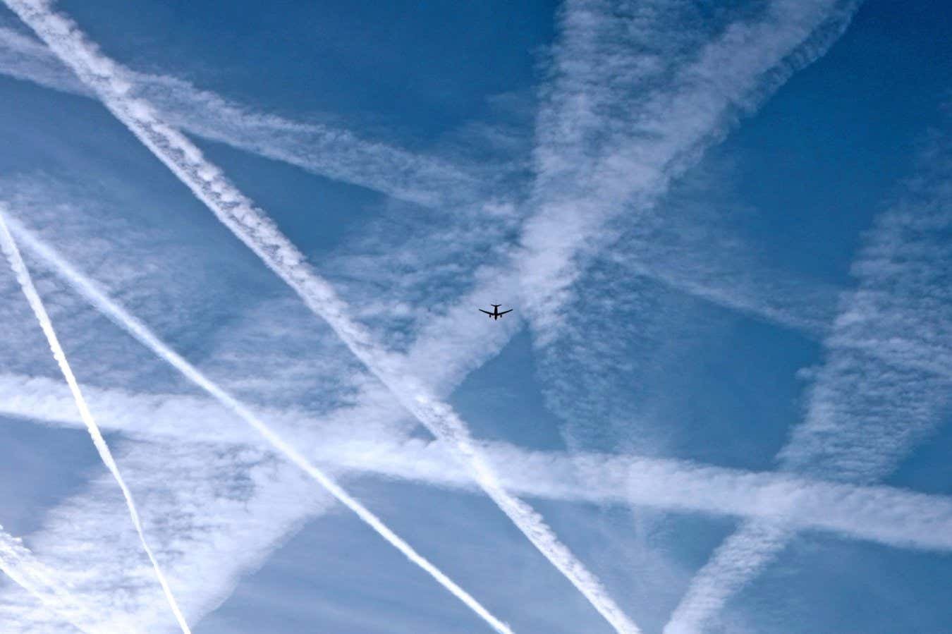 Jet contrails may cool the planet by day and warm it by night