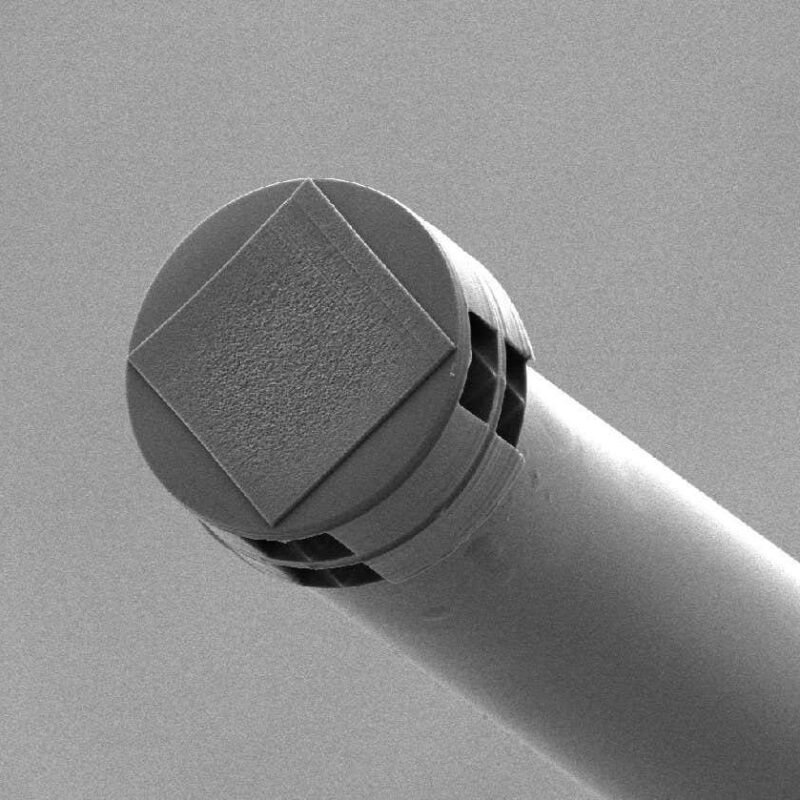 AI chip smaller than a grain of salt uses light to decode data