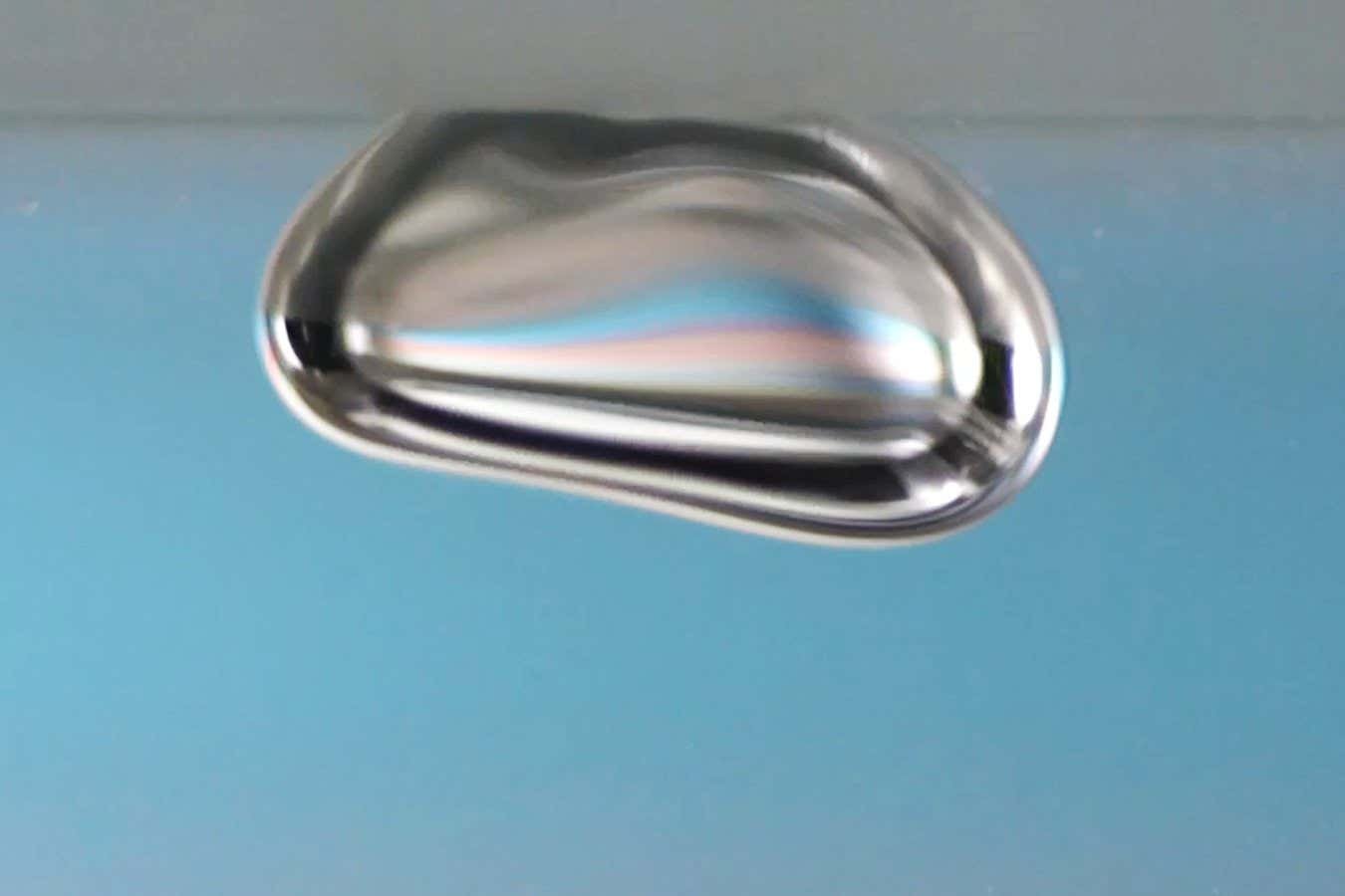 ‘Galloping’ bubbles could act as tiny robotic vacuum cleaners