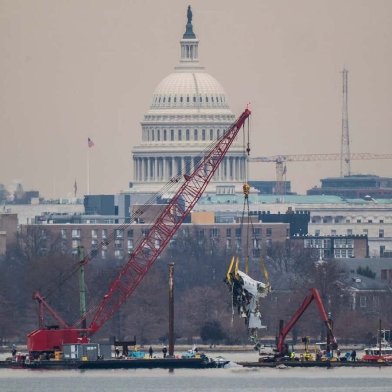 Experts say US flights are safe now but flag warning signs to look for